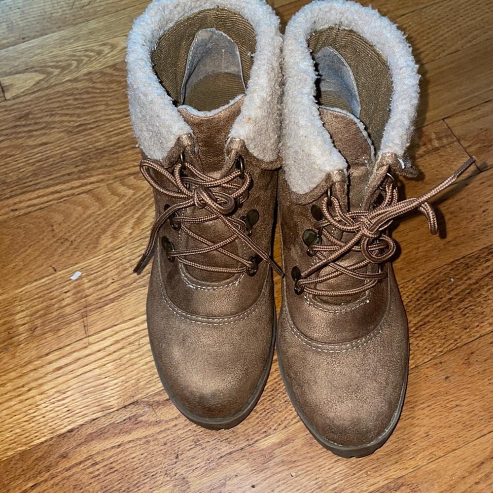 Woman ‘s shoes